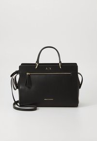 Borsa a mano in pelle nera con forma struttura, doppi manici superiori, tracolla removibile e dettagli in metallo dorato. Presenta una tasca con cerniera.