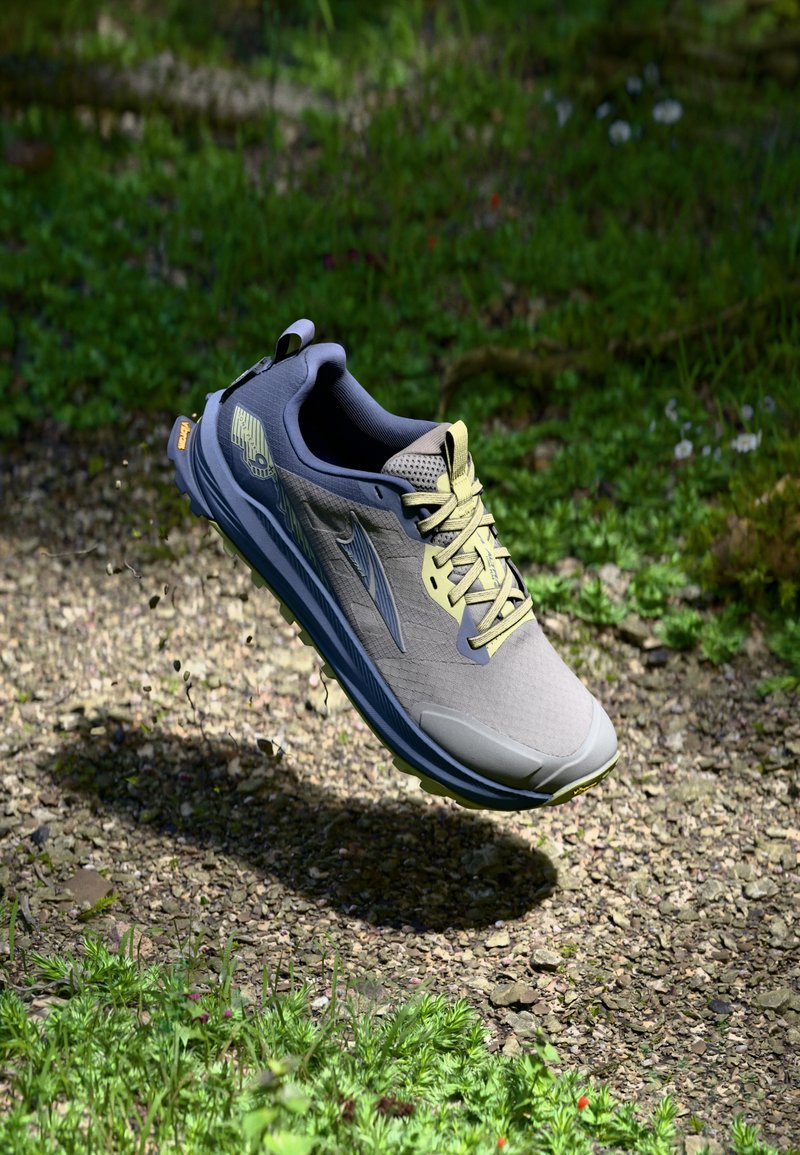 Altra LONE PEAK 9 - Bėgimo bateliai, skirti nelygiam paviršiui - dusty olive