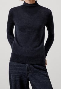 ADOLFO DOMINGUEZ Stickad tröja - dark blue