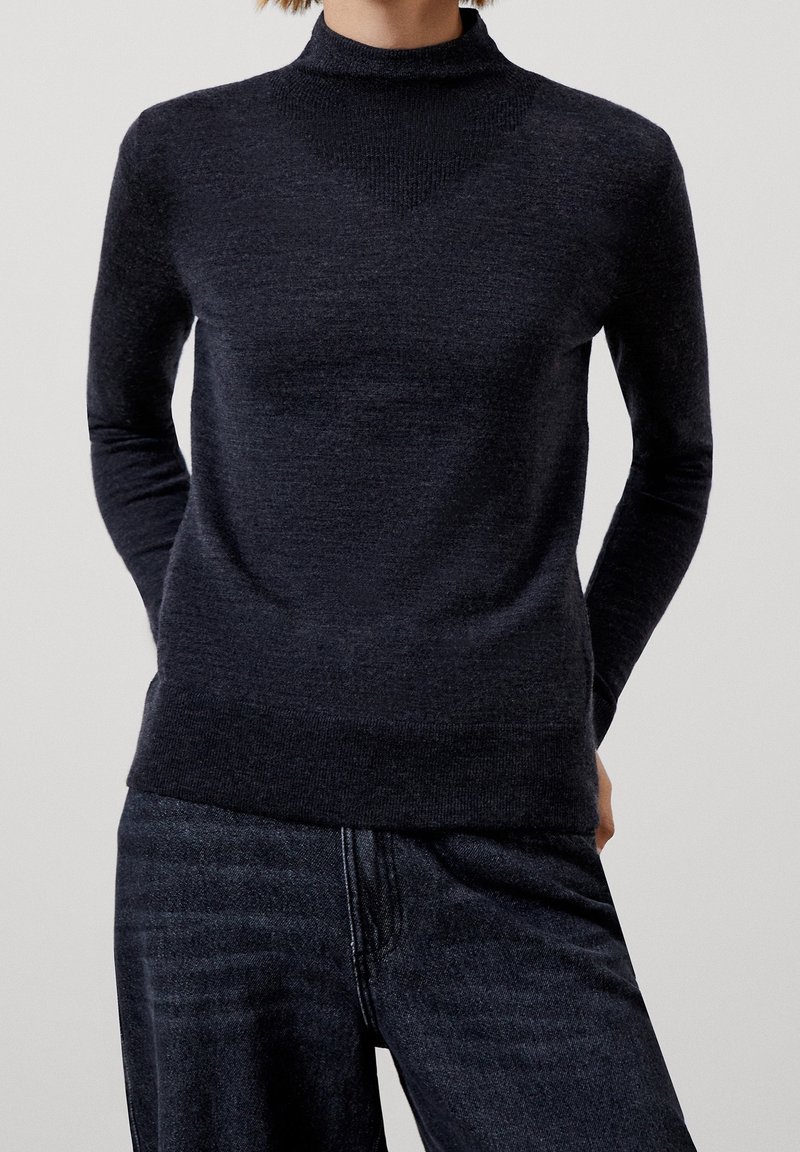 ADOLFO DOMINGUEZ Stickad tröja - dark blue