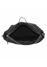 Czarna torba płócienna z zamkiem błyskawicznym, z gładkim wnętrzem, skórzanymi akcentami oraz górną rączką. Projekt jest prosty i funkcjonalny.