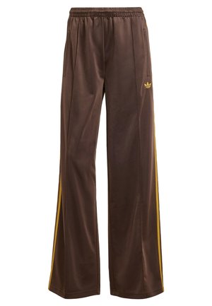 Pantalon de survêtement Adidas marron avec des bandes latérales jaunes, taille élastique, poches latérales et un petit logo Trefoil jaune sur le devant.