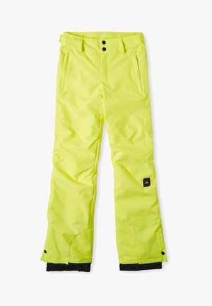 Pantaloni da neve isolati di colore giallo brillante con chiusure a scatto nere, tasche laterali e una piccola toppa con logo sulla gamba destra.