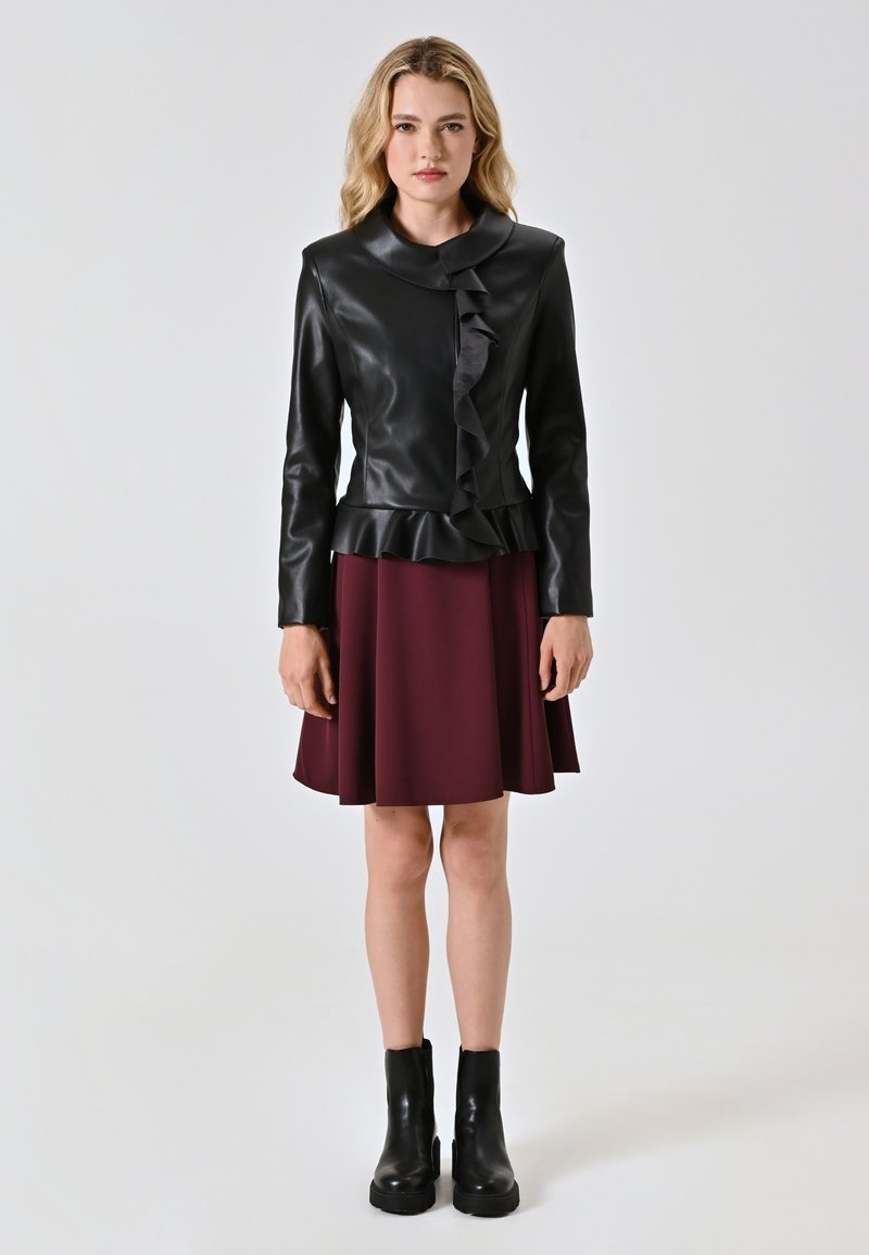 Giacca In Similpelle Retrò Con Cintura Per Donna, Cappotto Corto Slim Fit Con Bottoni E Colletto A Revers, Taglie XS-S-M-L
