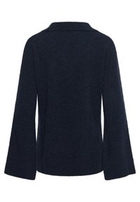 Pulover tricotat navy cu guler, mâneci largi tip clopot și o textură moale. Partea din spate prezintă un design simplu, neîmbunătățit.