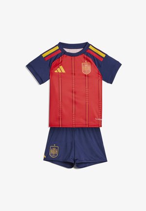 Crvena i mornarskoplava nogometna uniforma sadrži kratke rukave, žute naglaske, vodoravne pruge i logo kluba na kratkim hlačama. Izrađena od laganog materijala.