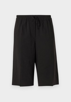 Pantalones cortos negros hasta la rodilla con cintura elástica y cordón delantero sobre un fondo liso y claro.