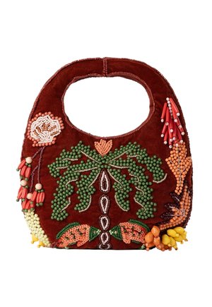 Petit sac à main rouge foncé avec une poignée circulaire, décoré de perles vertes, orange, jaunes et pêche formant des motifs floraux et abstraits.