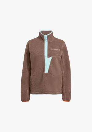 Pullover in pile marrone con collo alto, chiusura a mezza abbottonatura e pannello frontale azzurro chiaro. Presenta una tasca frontale e polsini con dettagli arancioni.