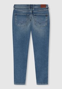 Siniset farkut suoran leikkauksen kanssa, joissa on kaksi takataskua ompeluyksityiskohdilla, nahkapaikka vyötäröllä ja haalistunut viimeistely.