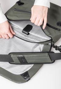 Aunts & Uncles MATSUMOTO  - Umhängetasche - loden