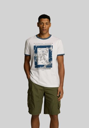 Biała bawełniana koszulka z niebieskimi detalami, z graficznym nadrukiem palmowych liści oraz napisem "Tylko dobre wibracje" w ramce.