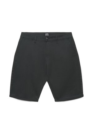 Pantaloncini neri casual fino al ginocchio con passanti per cintura, chiusura frontale con bottoni e tasche laterali, mostrati su sfondo bianco.