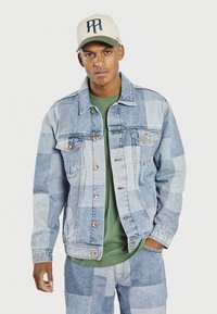 Redefined Rebel - BAKER PATCH JACKET - Jeansjacka - light blue Miniatyrbild 1