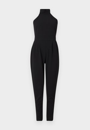 Jumpsuit preto com gola alta, cintura ajustada e pernas afuniladas. Feito de tecido suave, apresenta um design limpo e minimalista.
