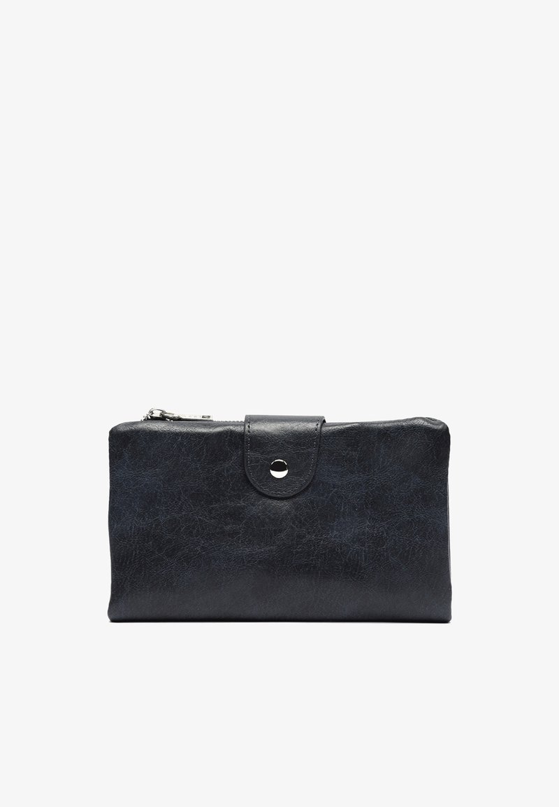 Zwarte leren portemonnee met een klep met drukknop en ritssluiting, afgebeeld tegen een witte achtergrond.