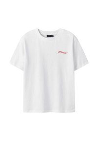 Camiseta de algodón blanca con mangas cortas. Presenta un pequeño texto impreso en rojo "VERSIÓN 2.0" en el lado izquierdo del pecho. Cuello redondo, corte relajado.