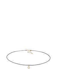 Sort snor choker halskæde med en guldvedhæng, der har en klar, dråbeformet sten. Justerbar lås til tilpasning af længden.