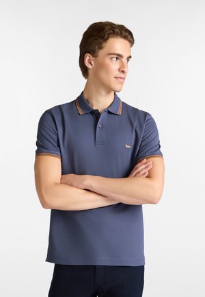 Korte mouwen marineblauwe poloshirt met een kraag met oranje strepen, voorzien van een klein geborduurd logo op de borst en een klassieke pasvorm.