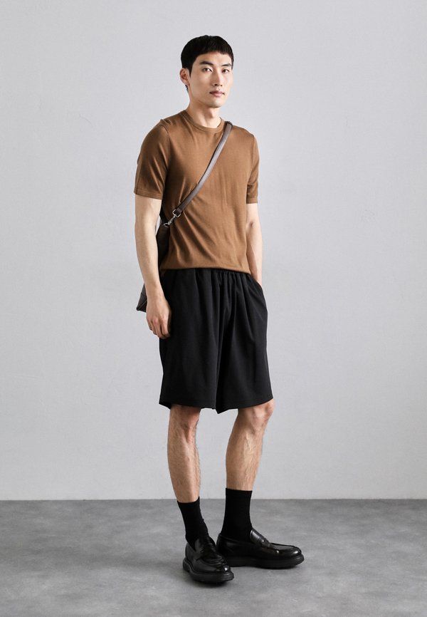 CONNOR  - Basic T-shirt - raw umbra4