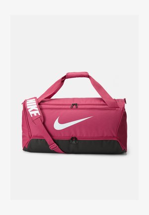 Roza športna torba z črnim dnom, zgornjimi ročaji in naramnim trakom. Opremljena je s poudarjenim belim logotipom Nike in z zadrgami. Trajen material.