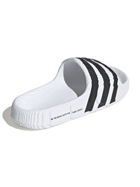 Bela drsna sandal z črnim tridelnim vzorcem, gladka tekstura, odprt dizajn za prste in rebrast podplat za oprijem. Branding na strani.