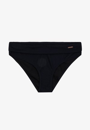 Crni teksturirani donji dio bikinija s širokim preklopnim pojasom i malom metalnom oznakom marke na desnoj strani.