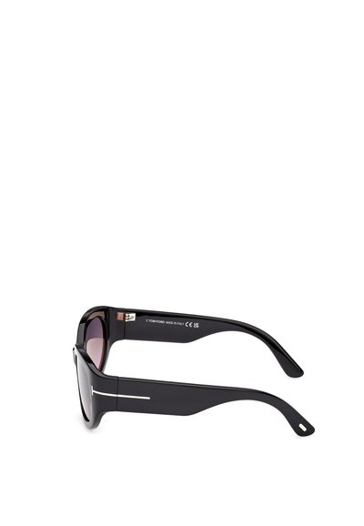 Černé sluneční brýle s lesklým povrchem, širokým rámečkem, přechodovými skly a výrazným bílým akcentem na spánku. Vyrobeno v Itálii.