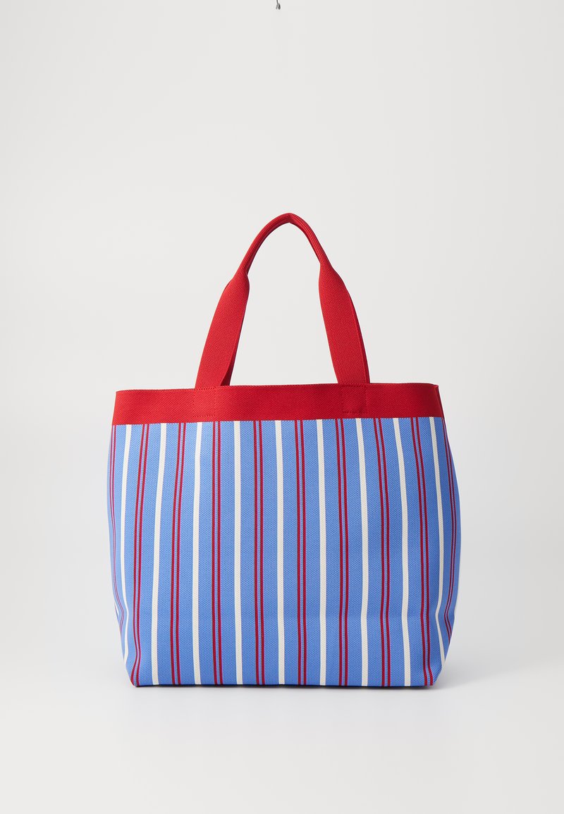 Borsa a tracolla a strisce di colore azzurro chiaro con strisce verticali rosse, bianche e blu scuro. Manici rossi, forma rettangolare, tessuto testurizzato.