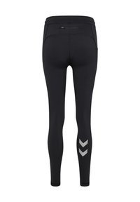 Zwarte sportleggings met een hoge tailleband, een gladde textuur en een achterzak met rits. Voorzien van reflecterende chevronaccenten op het onderbeen.