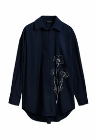 Marineblaues Knopfhemd aus weichem Stoff mit langen Ärmeln. Mit weißer Blumenstickerei auf der linken Seite und einem abgerundeten Saum.
