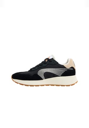 Trainers - black