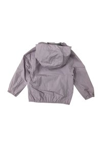 Giacca impermeabile di un lieve color lavanda, con cappuccio, polsini elastici e vita arricciata. Texture liscia con dettagli di cucitura nascosta.