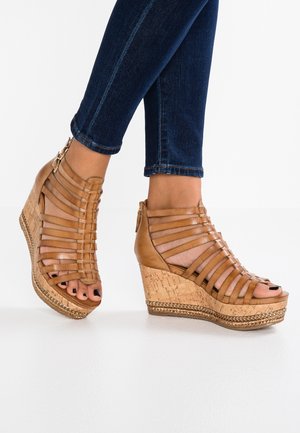 Højhælede sandaletter / Højhælede sandaler - cognac