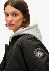 Superdry & Co Bomberjakke - black