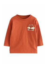T-shirt orange à manches longues en coton doux, avec un design de renard brodé sur la poitrine gauche. Col côtelé ; coupe décontractée.