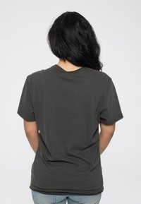 Paradiso Clothing RISE AND FALL - Print T-shirt - charcoal
