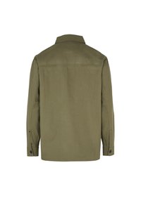 Olivově zelená košile s bundou vyrobená z hladkého materiálu, s límcem, dlouhými rukávy a manžetami na knoflíky. Pohled zezadu, jednobarevný design bez vzorů.