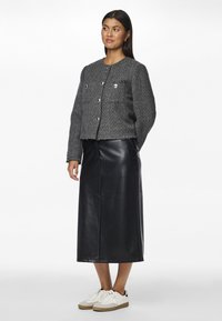 Pieces PCNUA JACKET - Jas - dark grey