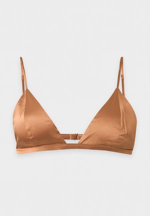Sutien triunghiular din satin neted, culoare cupru, cu bretele subțiri reglabile și închidere simplă în spate.