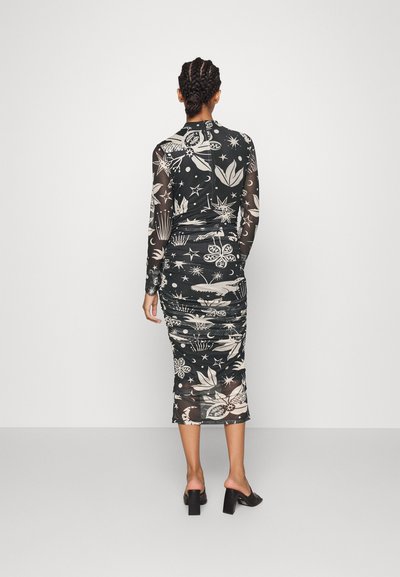 Farm Rio CERRADO SKY DRESS - Vestido de dia - black/white