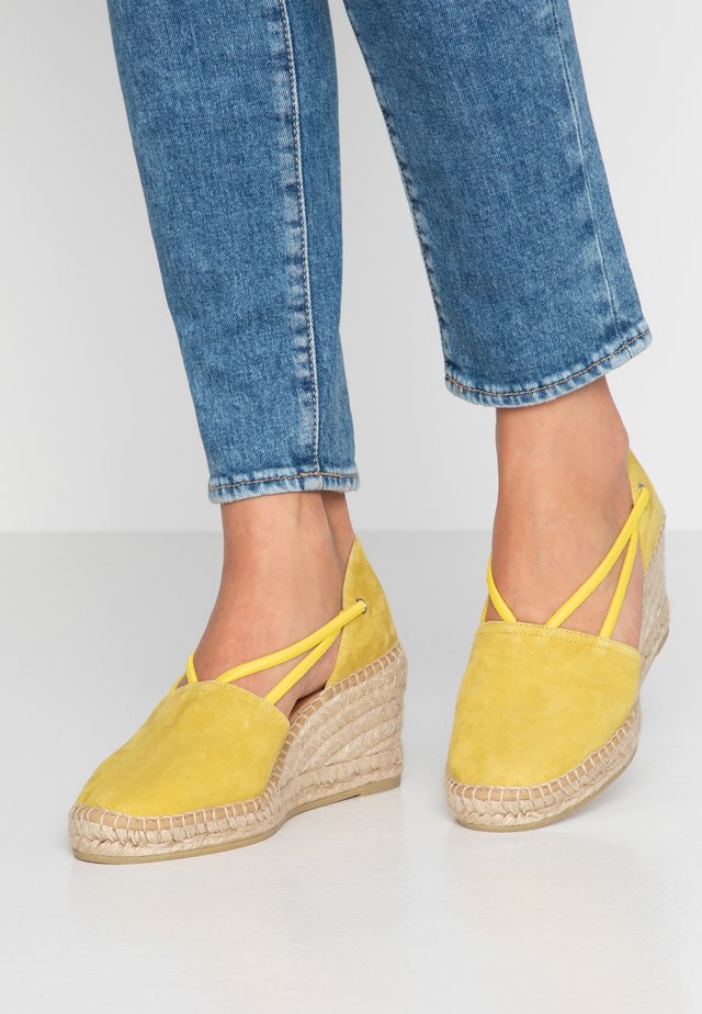 ANIA - Platform heels - amarillo