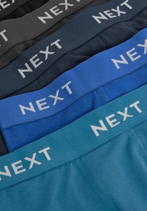 Kitas prekės ženklas vyrams skirtas apatinis trikotažas juodos, tamsiai mėlynos, mėlynos ir žalsvos spalvų, su elastinėmis juostelėmis baltais užrašais ir minkšta medvilnine medžiaga.