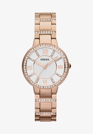 Montre en métal rose doré avec un cadran rond argenté. Accents en cristal autour de la lunette et des marqueurs du cadran. Chiffres romains à 12h, 3h, 6h et 9h.