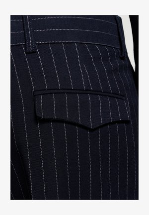 WRSTBHVR, WRSTBHVR SHORTS DORIAN V2 SHORTS - Short - dark blue pin stripe