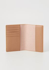 Coccinelle METALLIC SOFT - Custodia per passaporto - skin