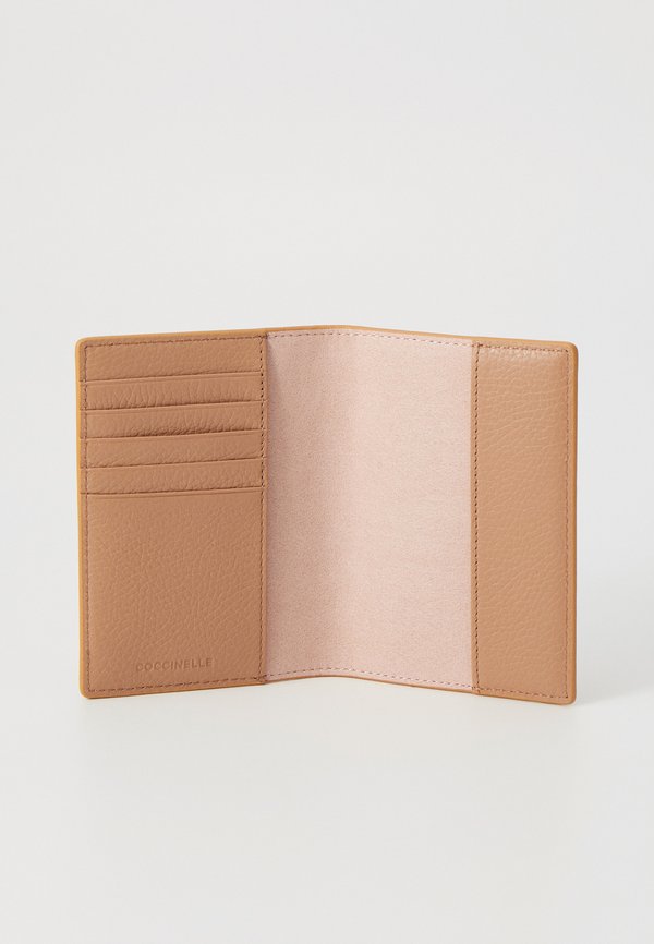 METALLIC SOFT - Passport holder - skin4