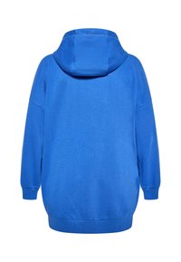 Felpa oversize blu con cappuccio, dalla superficie liscia, tasca a marsupio, polsini ribattuti ed orlo elastico. Vista posteriore mostrata.