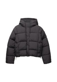 Zwarte cropped pufferjack met een capuchon, voorzien van gestikte secties, trekkoorden in de taille en een knoopsluiting aan de voorkant.