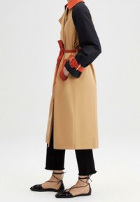 Touché Privé Trenchcoat - beige